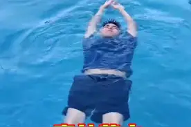 #男子跌进黄河漂流6公里被救 #意外落水不会游泳怎么办 意外落水不会游泳，如何自救争取救援时间？希望你用不上，但必须要知道！