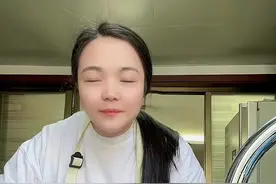 家人们！你们一直要的小酥肉教程来了！我一直记在心里！看看婆婆吃的可开心了！#婆媳生活#女人 #小酥肉 #现炸酥肉