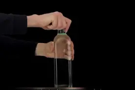 应该不少同学的科技小制作是覆杯实验，那么就来个花里胡哨版的