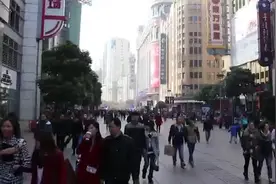 连体裤上厕所非常困难，为何很多女生还是喜欢穿？原来是“省事”