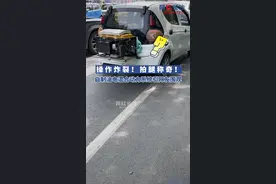 车后外置自制的“发电机”给电瓶供电，实现“油电混动”。