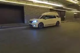 四代起亚嘉华High Luxury高顶版，跟国内版有点小区别