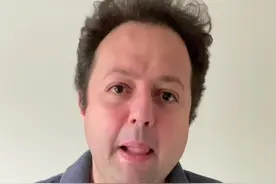 大头儿子和隔壁老王？？？#萌叔大卫老师 #戏精 #大头儿子小头爸爸 #隔壁老王 #搞笑