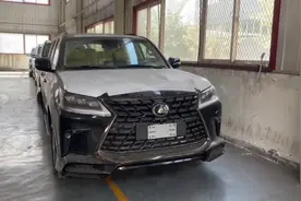 雷克萨斯Lx570里面最顶的配置，限量S黑曜，黑Kuro版