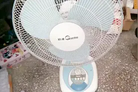 台式电风扇通电却不转动，是哪里的故障，生活小修理带您一探究竟视频封面