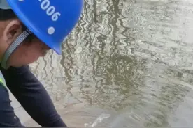 一根软管如何虹吸#抽水 #电力施工 