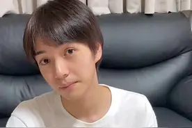 日本人真的会在喜欢的人毕业时拿他的第二纽扣吗？#日本文化 #中日情侣视频封面