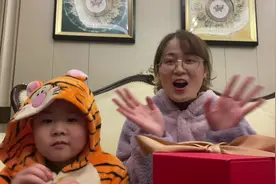 我们收到了一份很有意义的礼物，迫不及待想要跟大家分享啦！视频封面