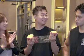 徒手掰苹果技巧，你学会了吗！