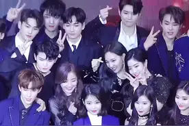 #iu #iu李知恩 当初的小女孩已经成为站在舞台中央的大前辈了视频封面