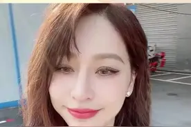 #王心凌何炅李维嘉潘玮柏吴克群合照，他们怎么这么多年还是原来的样子，谁的青春回忆视频封面