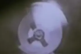 1962年，美在太空引爆了一枚1.4兆吨的核弹，辐射以及光照亮了整个天空，上千公里外的夏威夷电力导航通信全瘫。视频封面