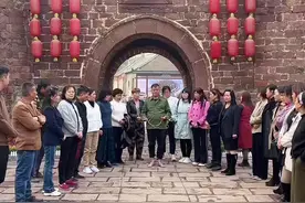 #十跪爹娘百善孝为先 ，句句崔人泪下，唱哭天下亿万儿女@抖音短视频 @DOU+小助手 #热门推荐