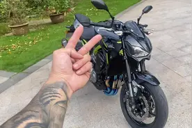 新到一台川崎Z900 18年7月 八万多即可拥有 最后有全段天蝎的声浪