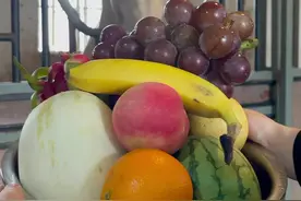 汗血宝马会吃什么水果呢？#马 #宠物成精啦 #尼寇是匹马