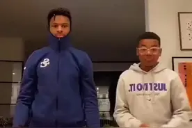 一年前的布朗尼和弟弟布莱斯！转眼间弟弟身高超过了哥哥#篮球#布朗尼