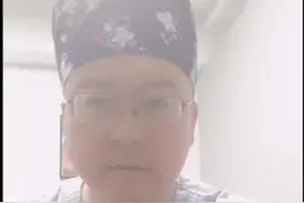 打球戳到了手指手腕肿了怎么办？#每天进步一点点 @抖音短视频