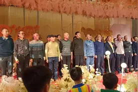 31军93师277团战友在南昌 紧会，唱军歌，战友之歌