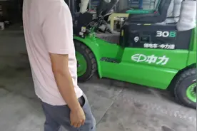 叉车出租行业朋友过来试车，锂电池一个小时比柴油车省30块钱视频封面