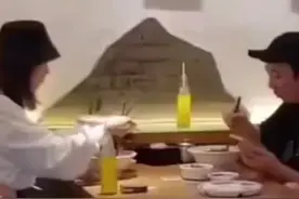 #原来王思聪也用手机壳 哈哈哈原来大家都一样！视频封面