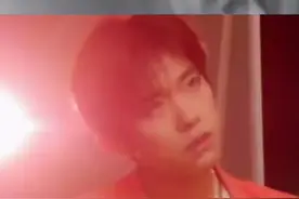 #易烊千玺 冷静和热情之间，是你的轮廓。视频封面