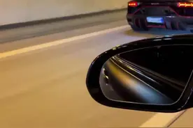 路遇大牛  这玩意简直男女老少通吃  太帅了#兰博基尼#svj #喷火 