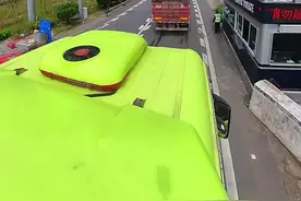 奈何肩上责任重大，能有什么办法，昆磨高速大风垭口段，被称为魔鬼高速，危险路线K244至K217公里，全长27公里下坡路，坡顶与坡地海拔落差达1100米。特殊的地理特征造就了该路段坡长，弯多，桥密，隧道长，路过的卡友一定要检查制动，加水，低速行驶！#女司机#用抖音记录卡车生活 @抖音短视频视频封面