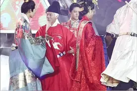 首辅阁老，大明风华#77岁爷爷穿汉服犹如阁老再世视频封面