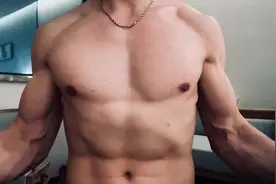 两个简单动作，让你的手臂青筋暴起！#唯有训练不可辜负