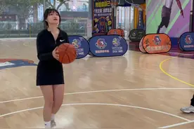 🕷️侠vs暴躁版皮卡丘⚡️放开那女孩儿 想和她打篮球可以 先过了我这关再说！#平常心突袭校园