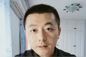 #川哥说 心态崩了！高考考场里突然撕毁别人的答题卡。心理问题不解决，考再高的分也没用。