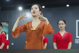 超级期待的，维吾尔族舞蹈移颈教学，怎么才能准确把握风格呢？#民族舞教学