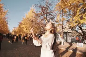 今天听到最甜的一句话：“你送我一支口红，我每天还你一点”