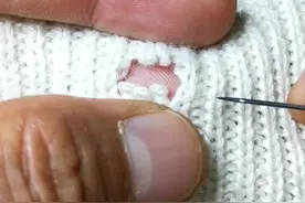 家庭版小洞简易快速修补法，从此毛衣破洞自己修#手工 #织补@抖音短视频