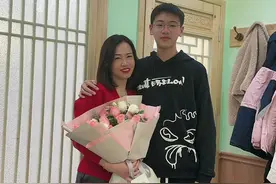 生儿子只为在有人欺负你时，他会挺身而出，并说：你动我妈试试😎😎😎他就是上天派来保护你的。 #我的男孩儿 #晒儿子 #阳光大男孩 #身高一米九的男生视频封面