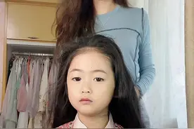 明朝大户人家的小小姐也不过如此啦～#国风版在逃公主 #汉服妆造型 #儿童汉服发型 #骗你生女儿 #生活碎片视频封面