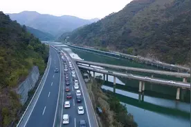 小年将至，拥堵渐多，1月20日实拍许广高速清远迳口段#春运视频封面