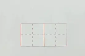 95.舳舻：[zhú lú]1.古指长方形的船。2.指首尾相接的船只。舻