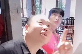 #太狠了，用老鼠夹夹我#，这也太疼了😭😭😭#抖音小助手，#搞笑我是认真的 #视频封面