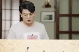 #生活万岁 得知邢耀平出轨，志东突然疯狂地冲上去，一脚踹在邢耀平身上，老曾和其他人顿时都惊呆了。