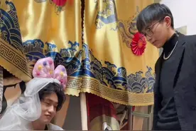 昨天结婚今天就生孩子啦，评论区给孩子取个名字吧，孩儿他爹姓卷  （母亲真的很伟大，感谢妈妈您辛苦了）  #男生宿舍 #大学生活 #沙雕日常 #搞笑视频 #大学生日常 #沙雕迷惑行为视频封面