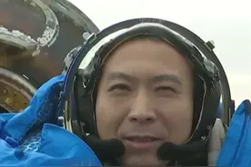 #神舟十五号航天员费俊龙安全顺利出舱视频封面