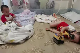 👩：你是一颗什么糖？👶：屁屁糖😓😓都是跟哥哥学的