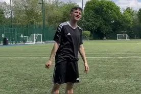 足球小课堂:门将发球的注意事项#唯有足球不可辜负 #守门员视频封面