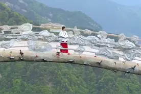 徒步上山来回6小时、走到腿软，只为登顶的那一刻，给你1000，你敢来挑战吗？#旅行大玩家 #湖北天堂寨 