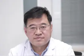 嘴唇突然水肿一定要重视！！！！#嘴巴肿 #嘴巴肿了 #肿嘴唇 #过敏  #抖医医生  #医学科普 @抖音短视频 @DOU+小助手 