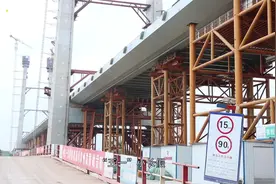 “五一”期间坚守岗位 他们用劳动诠释劳动者的初心和使命视频封面