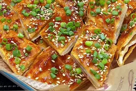 #空气炸锅美食#酱香饼 今天用空气炸锅做了酱香饼，真的太好吃了，酥酥脆脆，层次分明，全家都没吃够