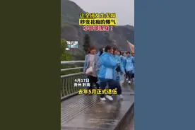 让全班女生秒变花痴的帅气小哥哥现身！网友：果然帅气的都上交了…#帅气小哥哥视频封面