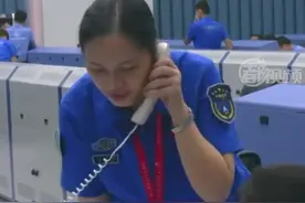 【#她是文昌发射场首位女性金手指 】在火箭发射现场，按下红色点火按钮的人被称为“金手指”。在即将进行的梦天实验舱发射任务中，担任“金手指”的是工程师刘巾杰。她是文昌航天发射场的第一位女性“金手指”。在今年7月的问天实验舱任务中，她圆满完成了自己的首秀，她说，“这一次我会做得更好！” #她是文昌发射场首位女性金手指 （央视军事）视频封面